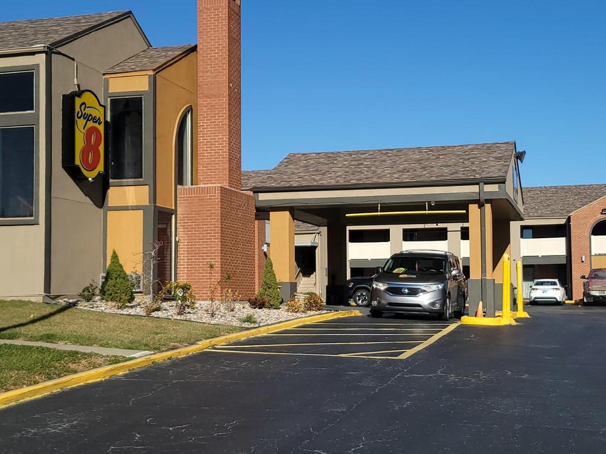 Super 8 By Wyndham Kansas City Airport North Exteriér fotografie