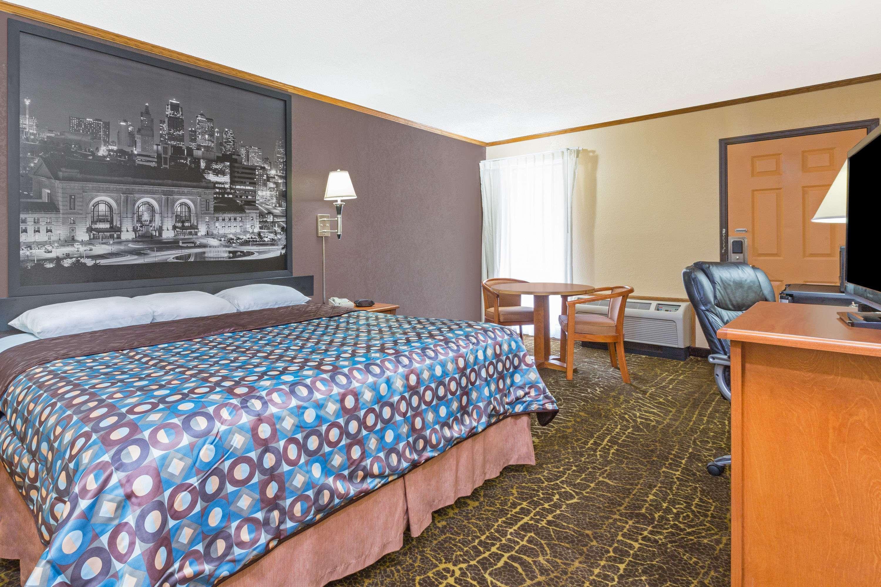 Super 8 By Wyndham Kansas City Airport North Exteriér fotografie