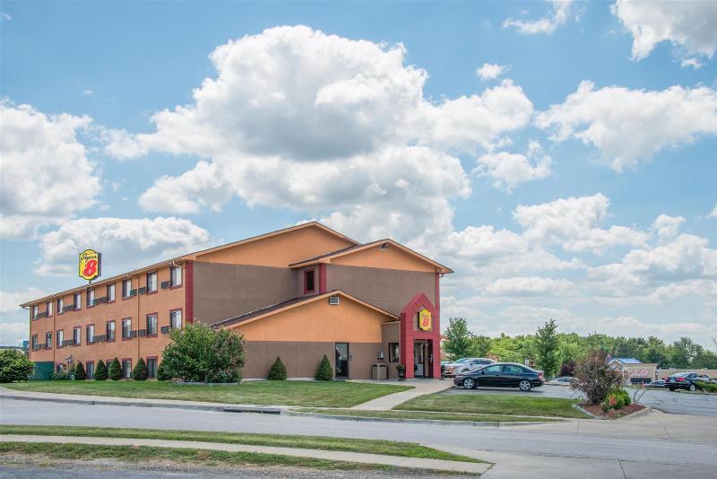 Super 8 By Wyndham Kansas City Airport North Exteriér fotografie